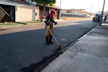 Trabalhos de limpeza e manutenção da Prefeitura de Itapetininga têm equipes distribuídas na área central e nos bairros