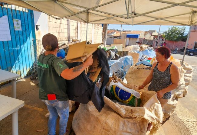 “Câmbio Verde” no Taboãozinho troca mais de 6 toneladas de recicláveis por alimentos em Itapetininga