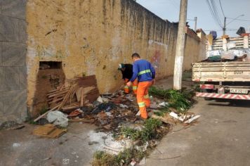 Prefeitura de Itapetininga remove entulhos, podas de galhos e madeiras em cinco bairros da cidade