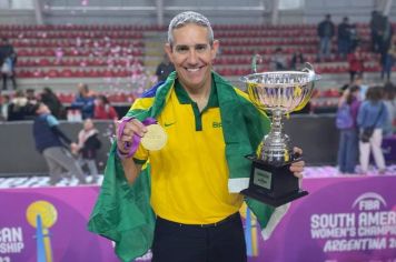 Técnico itapetiningano, José Neto, é campeão Sul-Americano de basquete feminino