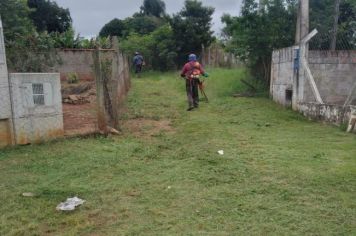 Secretaria de Serviços Públicos realiza roçagem no Distrito da Varginha