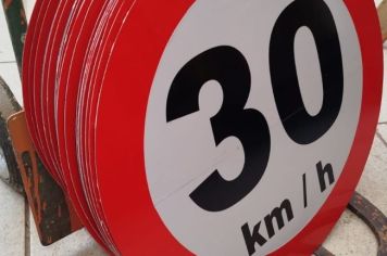 Secretaria de Trânsito investe em placas de sinalização