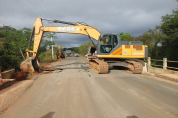 Prefeitura de Itapetininga realiza obras na ponte da Estrada João Isaac, no Distrito da Varginha