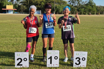 Atletismo de Itapetininga sobe ao pódio durante competições nos Jogos da Melhor Idade (JOMI) em Cerquilho