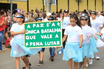 Escolas e entidades e muita animação no desfile cívico de Itapetininga