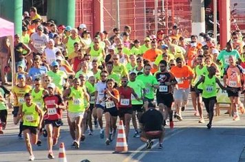 1º etapa do circuito “Correr e Caminhar com Saúde” reúne centenas de participantes pelas ruas de Itapetininga