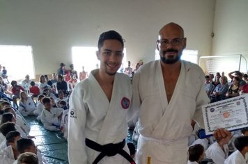 Emoção na entrega de certificado dos atletas da Associação Itapetininga de Kodokan