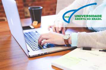 UAB oferece curso a distância gratuito de Especialização em Ensino de Filosofia