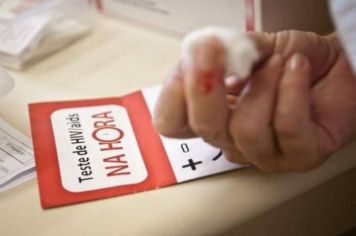 Secretaria de Saúde realiza Campanha Fique Sabendo 2024 na Praça Peixoto Gomide com testes rápidos para HIV