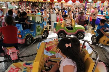 Crianças da rede municipal de ensino de Itapetininga têm dia de diversão de graça no Parque de Diversões da ExpoAgro