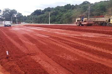 Obras finaliza terraplanagem de terreno onde será construída quadra de futebol society