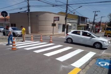 Prefeitura de Itapetininga realiza sinalização de solo como pintura de “Pare”, renovação da faixa de pedestres e lombadas