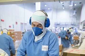 JBS abre 40 vagas para Operador de Produção sem experiência com entrevista no PAT nesta terça-feira (25)