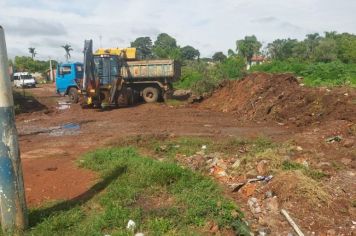 Prefeitura de Itapetininga retira materiais de descarte irregular em bairros