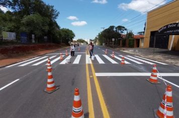 Serviços de pintura e sinalização são realizados em avenida de Itapetininga