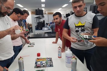 Jovens se aperfeiçoam em cursos do Super MEI em Itapetininga