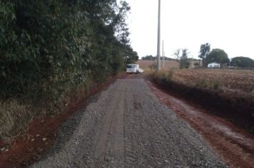 Prefeitura de Itapetininga realiza nas vias de terra urbana e rural do município o nivelamento e o cascalhamento de pedras 