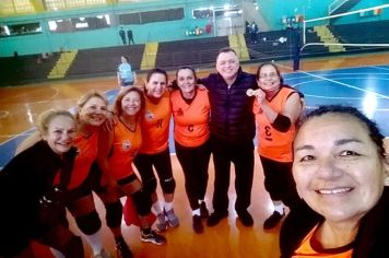 Vôlei adaptado 60+ conquista 3ª colocação na Liga Regional