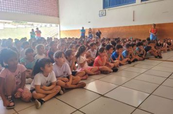 Alunos de Escola Municipal de Itapetininga assistem Teatro Literário