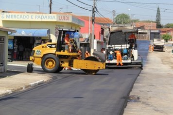 Ruas da Vila Regina recebem novo asfalto