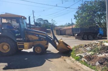 Prefeitura de Itapetininga  realiza remoção de entulho de materiais de construção e resíduos sólidos no Jardim Yara, Jardim Brasil e 4-L 
