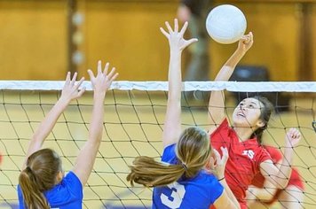 Escolinha Municipal de Itapetininga abre inscrições de Voleibol na AABB em Vila Rubens