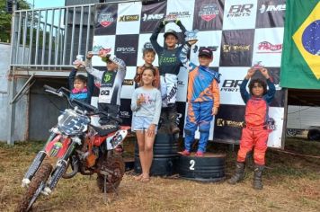 Pilotos mirins de Itapetininga participam do Campeonato Paulista de Motocross, em Cesário Lange