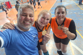 Voleibol Adaptado Feminino 50+ de Itapetininga vence duas partidas em Tietê e assume liderança do campeonato