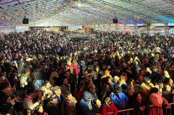 Primeira noite do Arraiá Solidário reúne mais de 7 mil pessoas com show de Baitaca e abertura do Empreenda Itapê