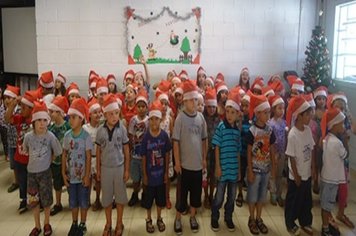 Escola Municipal realiza Sarau de Natal