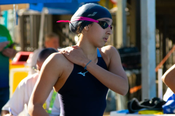 Gabrielly Cardena representa Itapetininga em Natação e conta um pouco da rotina e das conquistas em campeonatos pelo Estado