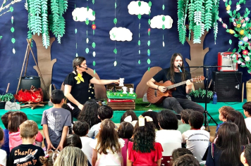 “Tarde de Histórias” reúne dezenas de crianças no Espaço Estação Leitura