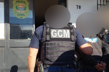 Homem é preso por tráfico de drogas, resistência e desacato durante patrulhamento em bairro monitorado