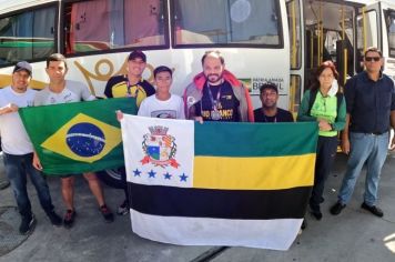 Atletas de Itapetininga levantam a bandeira da cidade em Campeonato Brasileiro em Barueri