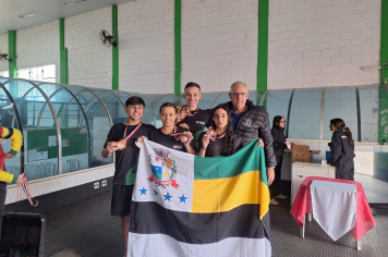 Atletas da Natação de Itapetininga sobem ao pódio nos Jogos Regionais e conquistam o Bronze no Nado Medley Equipe