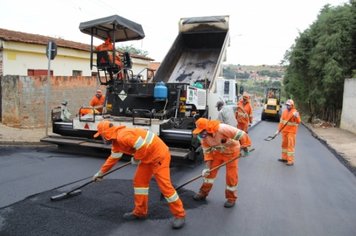 Obras de asfalto continuam na Paulo Ayres e Mazzei