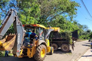 Prefeitura de Itapetininga realiza manutenção em bairros, avenidas e praças, além de retirar árvores que caíram devido às chuvas