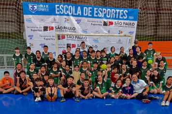 Dinâmicas esportivas marcaram o Festival de Handebol que reuniu jovens no Ginásio “Ayrton Senna da Silva” em Itapetininga