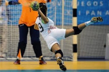 Escolinha Municipal inicia atividades de Handebol Feminino no Sesi de Itapetininga