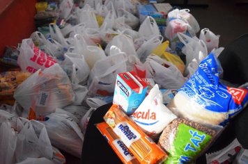 Troca de ingressos para Supercopa de Vôlei arrecada 1,5 toneladas de alimentos