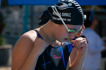 Atleta de Natação de Itapetininga, Maria Clara Diniz, vence barreiras com disciplina, dedicação e união em equipe