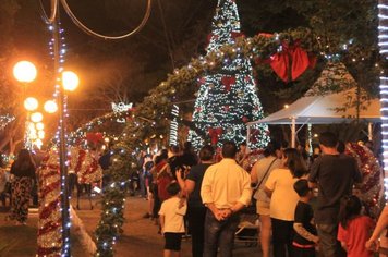 Abertura Oficial do Natal Encantado lota praça Peixoto Gomide