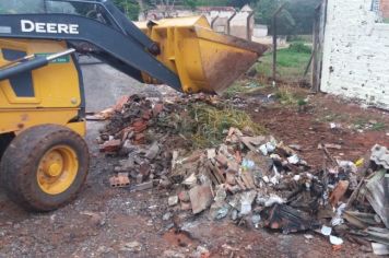 Prefeitura de Itapetininga remove entulhos e podas de jardinagem de quatro bairros da cidade