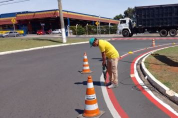 Prefeitura de Itapetininga implanta lombadas no Curuçá, sinaliza ruas na Rio Branco e instala tachões na ciclovia 5 de Novembro