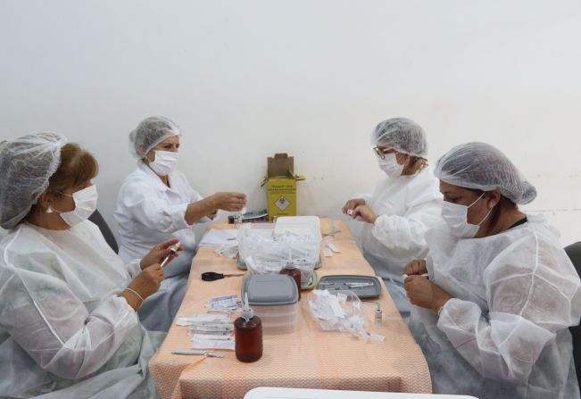 Itapetininga começou a vacinar hoje, dia 9, contra a gripe professores, pessoas com comorbidade e com deficiência