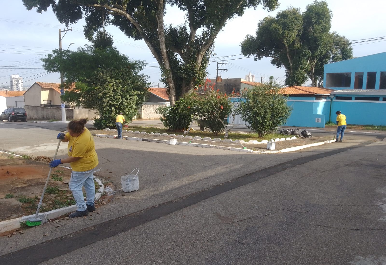 Serviço de limpeza e pintura revitaliza praça na Nova Itapetininga