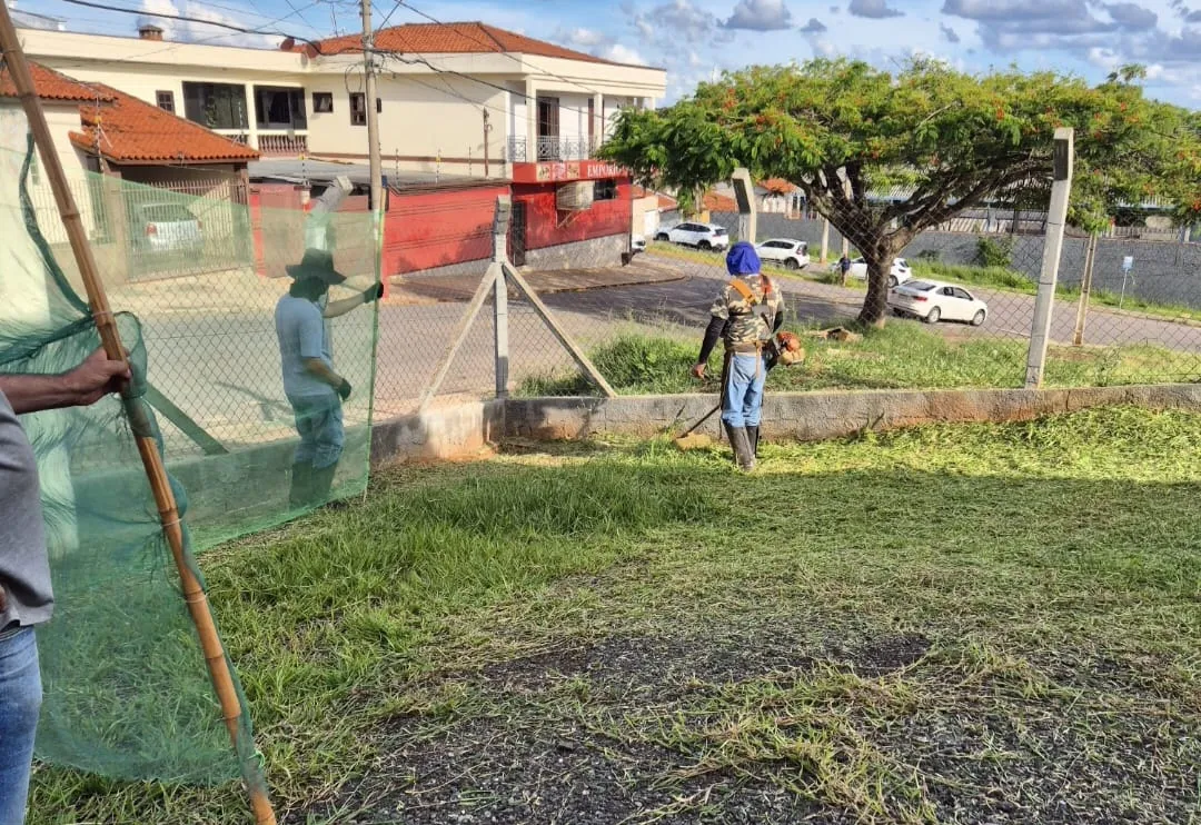 Trabalhos da Secretaria de Serviços Públicos não param e garantem limpeza e organização em toda a cidade