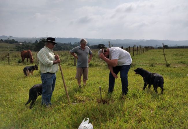 Visitas técnicas em propriedades rurais de Itapetininga orientam sobre a produção de maracujá