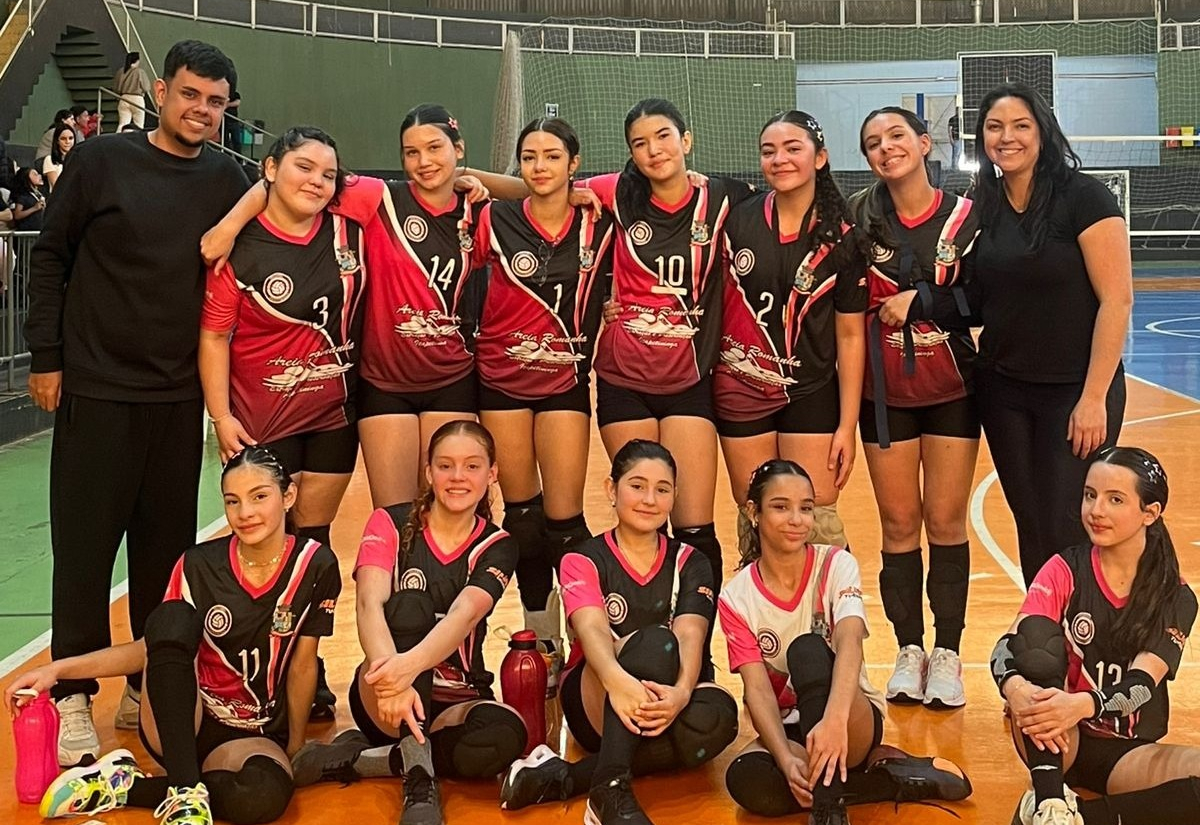 Voleibol Feminino da categoria Pré-mirim de Itapetininga vence em casa contra o time de Cabreúva por 2 sets a 1