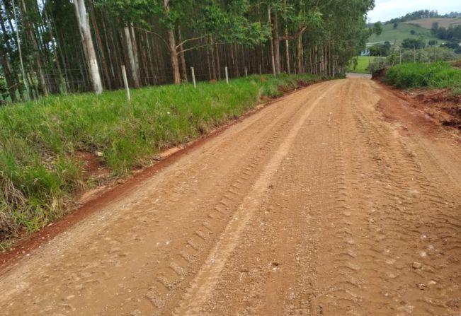 Prefeitura de Itapetininga faz manutenção nas vias do Bairro do Retiro e Bairro do Rio Acima